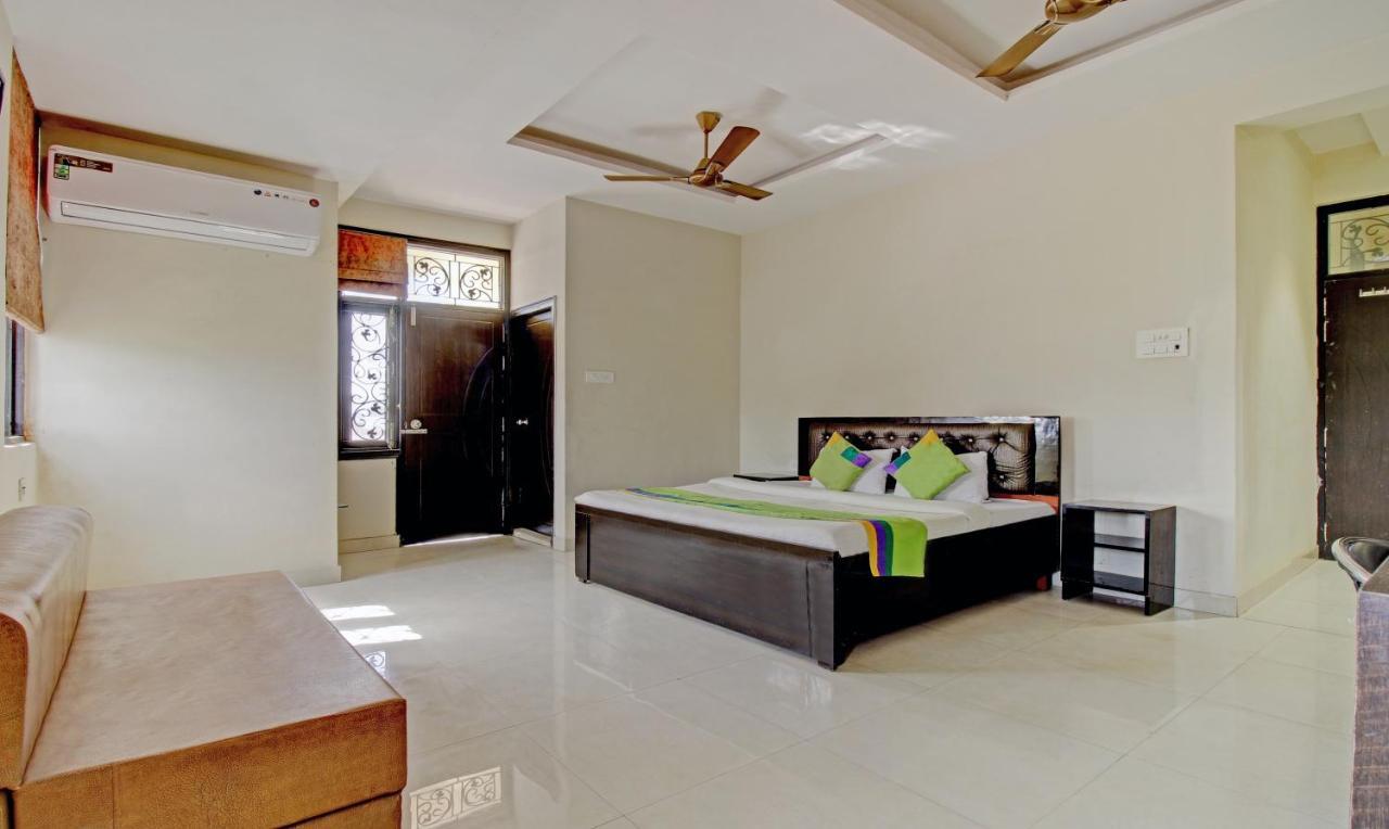 Treebo Trend Wedding Bells Kanpur Hotel Exterior photo